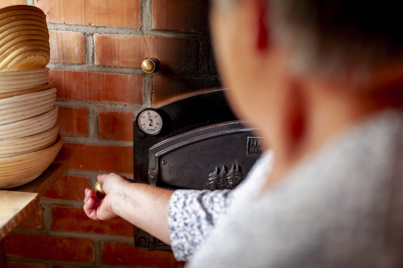 Checking the oven during a baking session (2024)