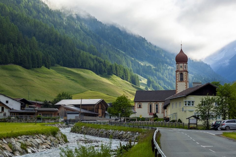 Morning sun on hills near Niederthai 6846(2024)